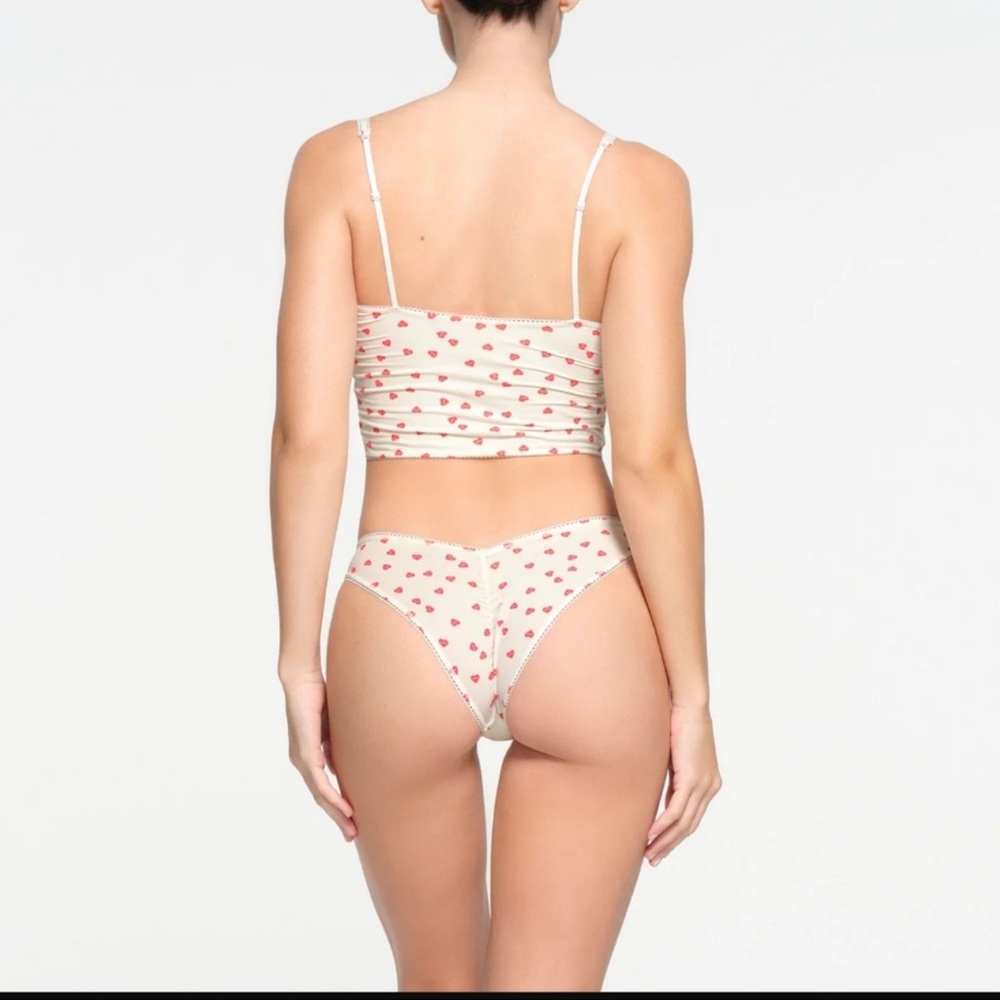 NWT SKIMS VALENTINE EDITION FITS EVERYBODY PICOT TRIM CROPPED CAMI | LARGE - Picture 5 of 15